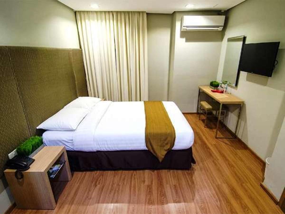Madison Hotel Phl Iloilo City Exterior foto
