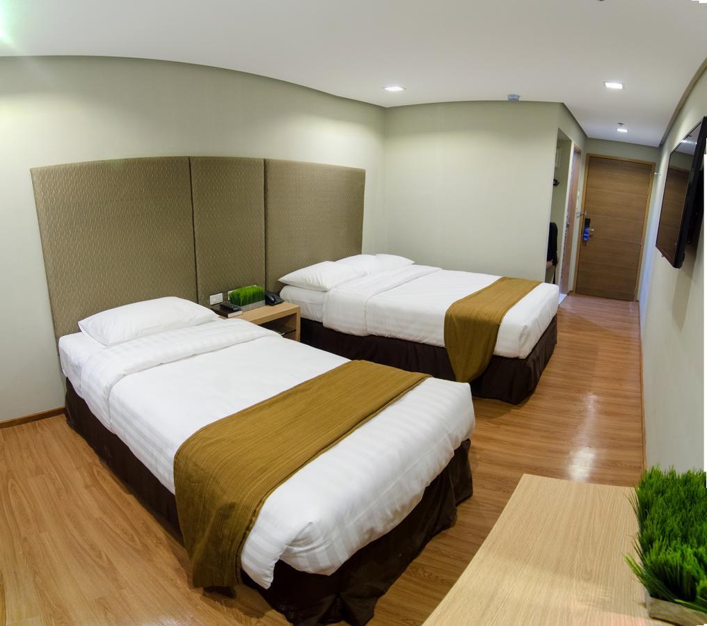 Madison Hotel Phl Iloilo City Exterior foto