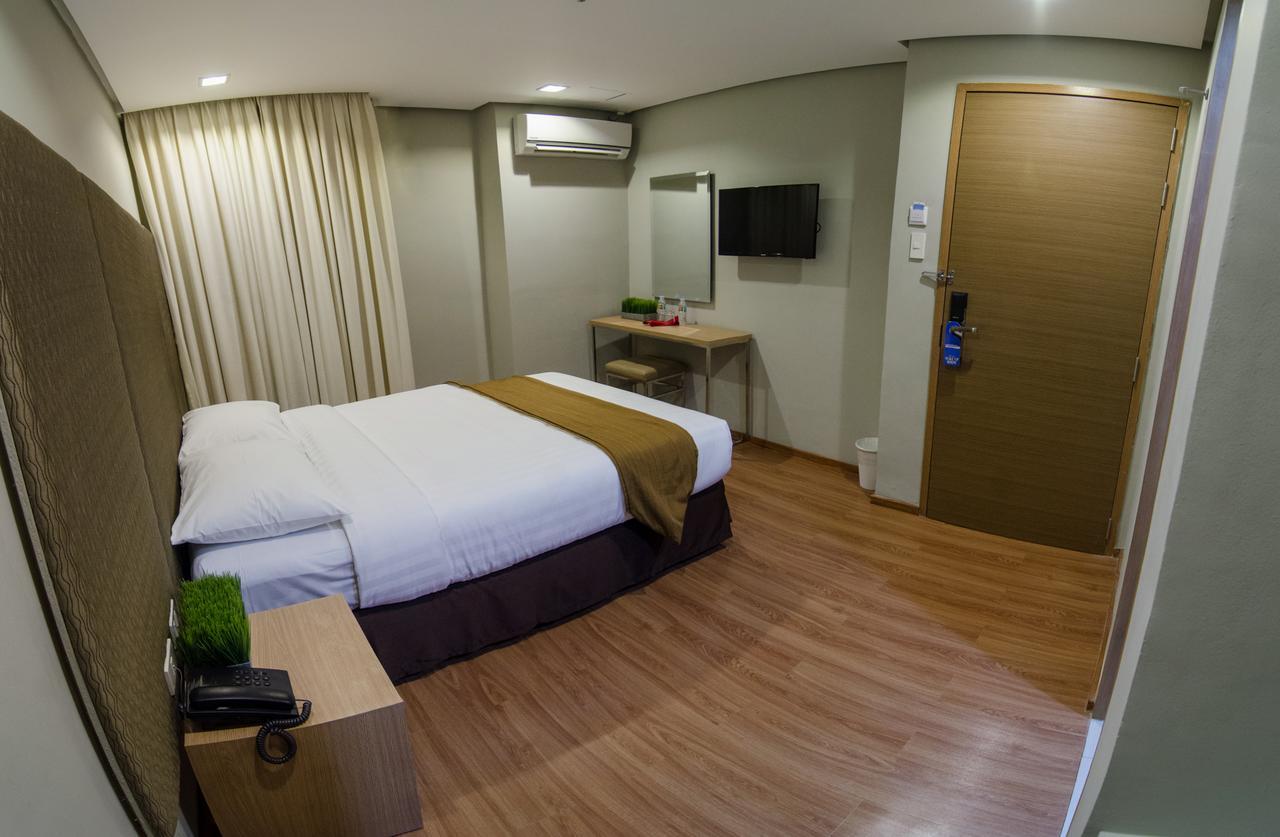 Madison Hotel Phl Iloilo City Exterior foto